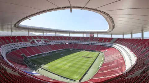 “白金半马国内赛事开赛，18岁选手刷新国内最佳战绩”